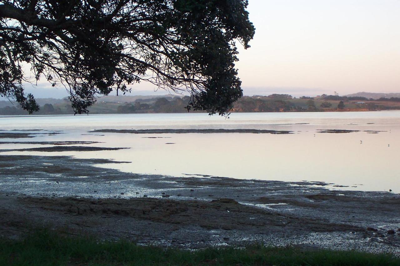 Absolute Waterfront Serenity Near Auckland Clarks Beach Екстериор снимка