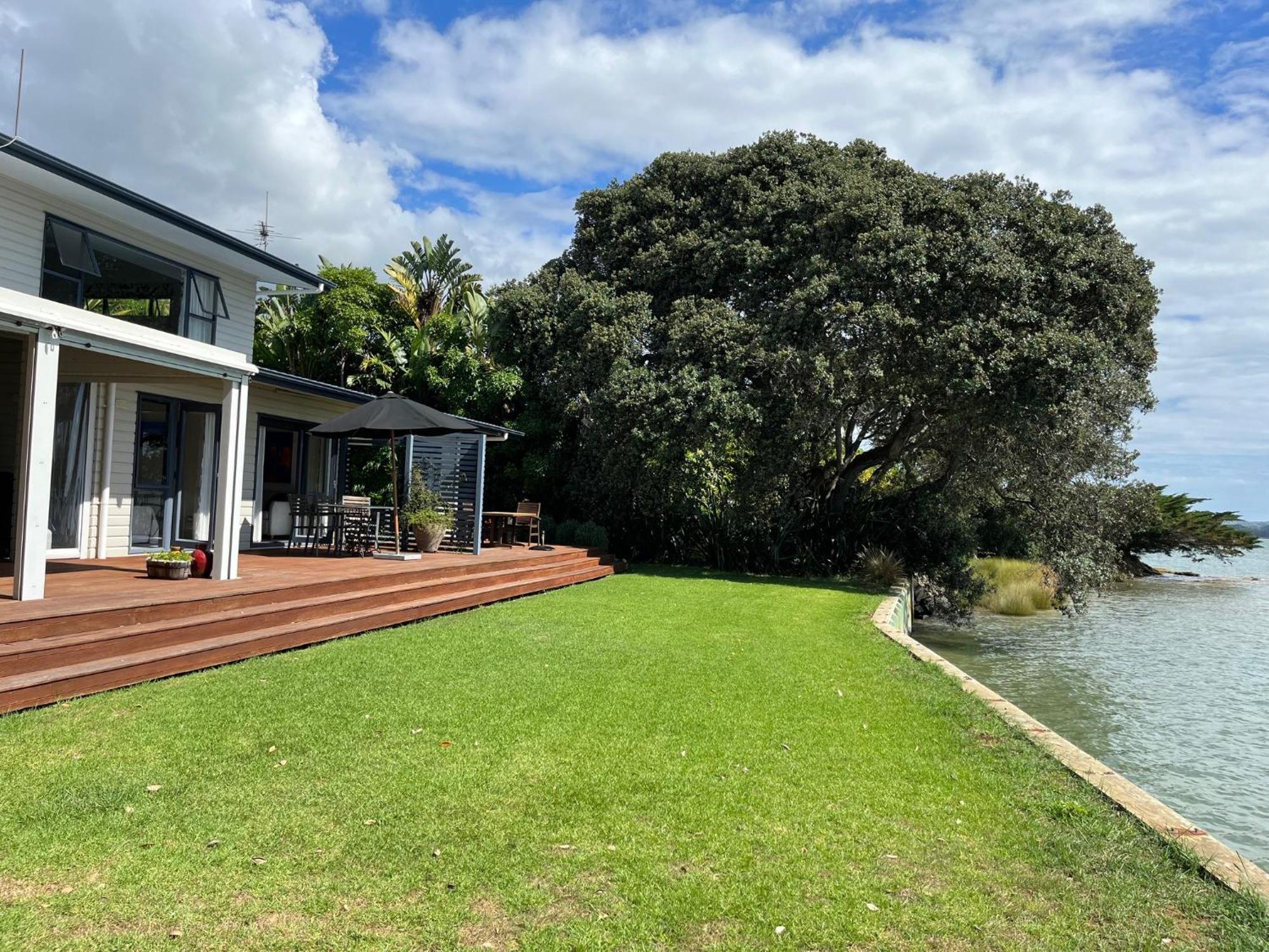Absolute Waterfront Serenity Near Auckland Clarks Beach Екстериор снимка